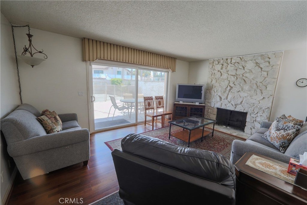 720 Pepper Tree
