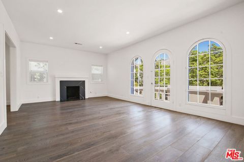 Photo of 807 N Croft Avenue, Los Angeles, CA 90069 (MLS # 25576029) Photo of 807 N Croft Avenue, Los Angeles, CA 90069 (MLS # 25576029)