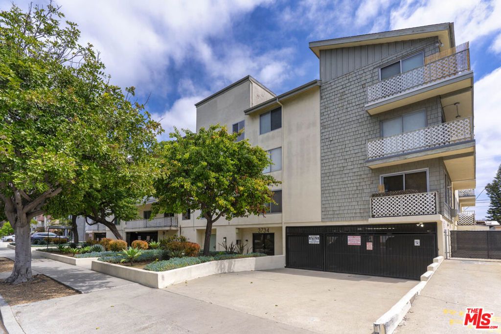 Photo of 3734 S Canfield Avenue #109, Los Angeles, CA 90034 (MLS # 25531337)