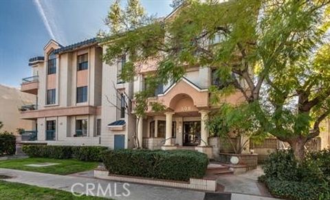 Photo of 508 Glenwood Rd #305, Glendale, CA 91202 (MLS # SR26002509)