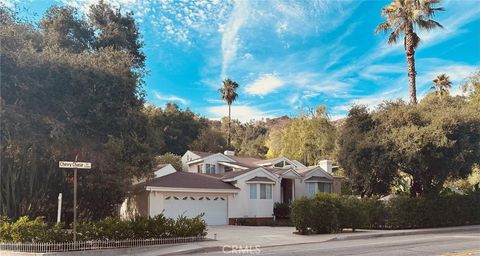 Photo of 2255 E Chevy Chase Drive, Glendale, CA 91206 (MLS # GD25169672) Photo of 2255 E Chevy Chase Drive, Glendale, CA 91206 (MLS # GD25169672)