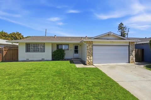 Photo of 3880 Eastwood Circle, Santa Clara, CA 95054 (MLS # ML82043324)