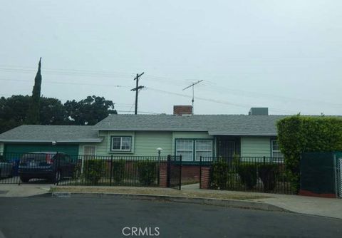 Photo of 8146 Agnes, North Hollywood, CA 91605 (MLS # IV25266139)