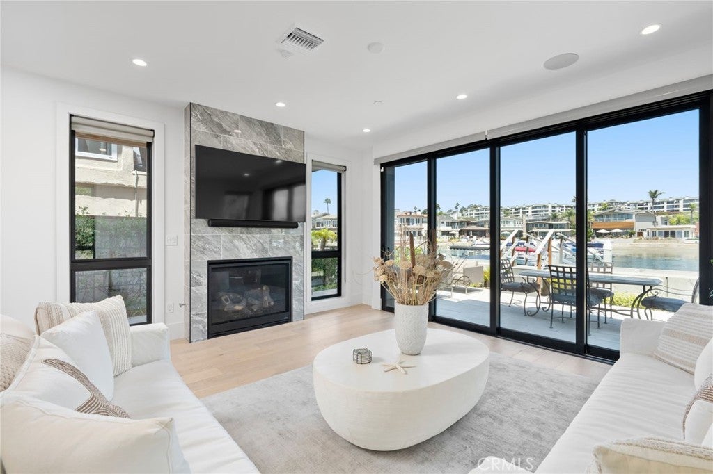 4014 Channel Place, Newport Beach CA 92663 - Photo 9