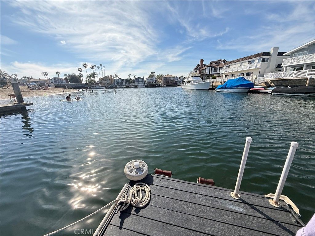 Photo of 16861 Edgewater Ln, Huntington Beach, CA 92649 (MLS # OC26065114)