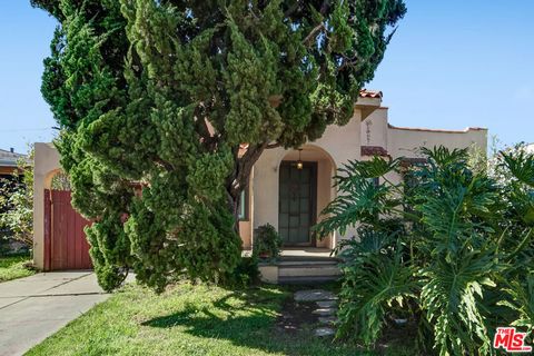 Photo of 2247 Penmar Avenue, Venice, CA 90291 (MLS # 26650563)