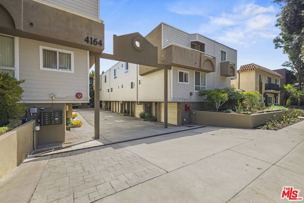 Photo of 4164 Tujunga Avenue #103, Studio City, CA 91604 (MLS # 26987067)