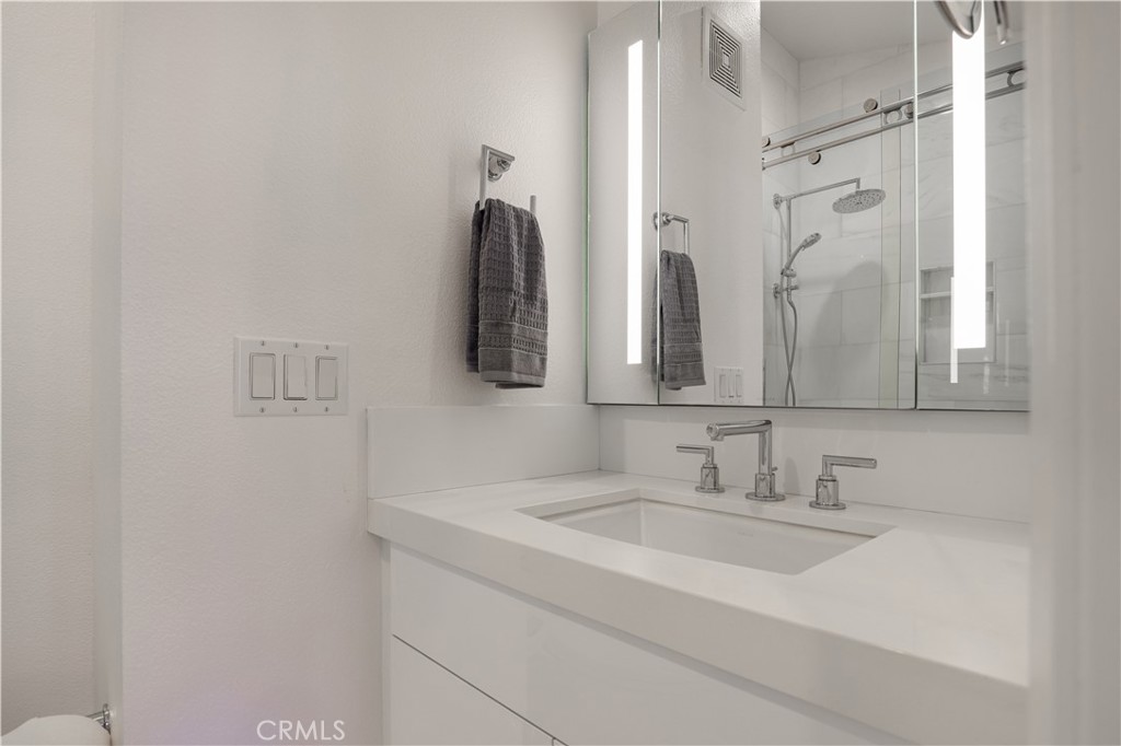 La Vista (LVIS) - Residential Lease