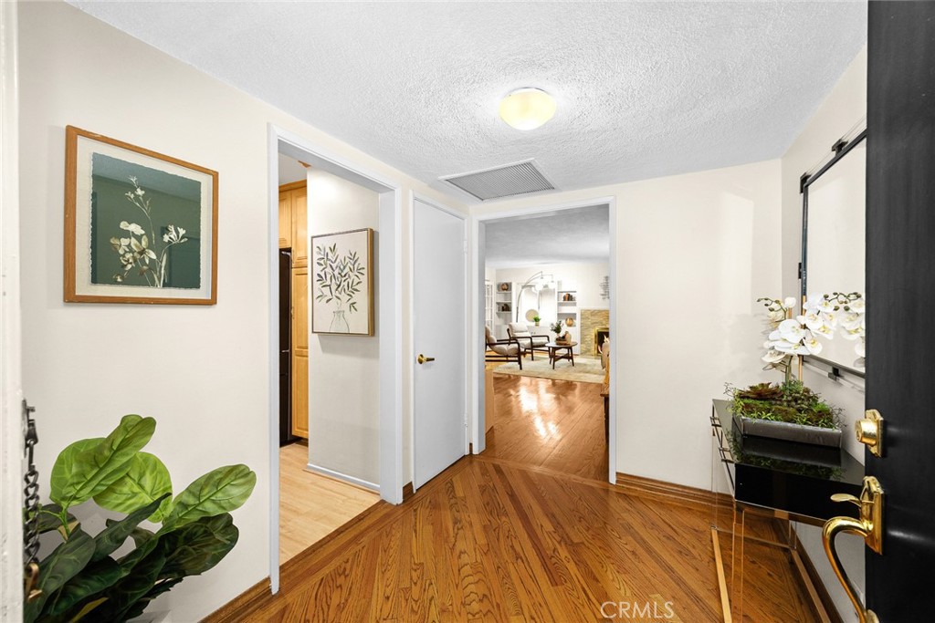 924 S Orange Grove D