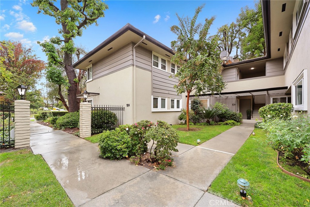 924 S Orange Grove D