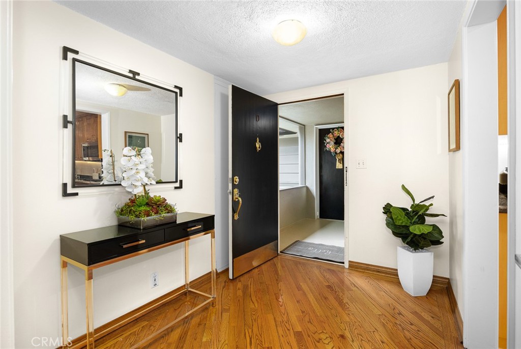 924 S Orange Grove D