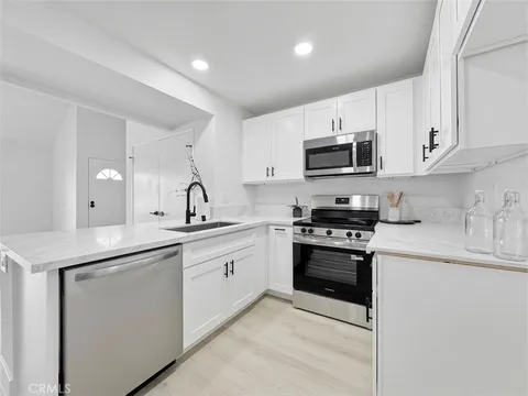 MLS: OC26122725