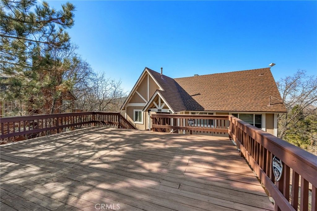 Photo of 1430 Sequoia Dr, Lake Arrowhead, CA 92352 (MLS # CV25239489)
