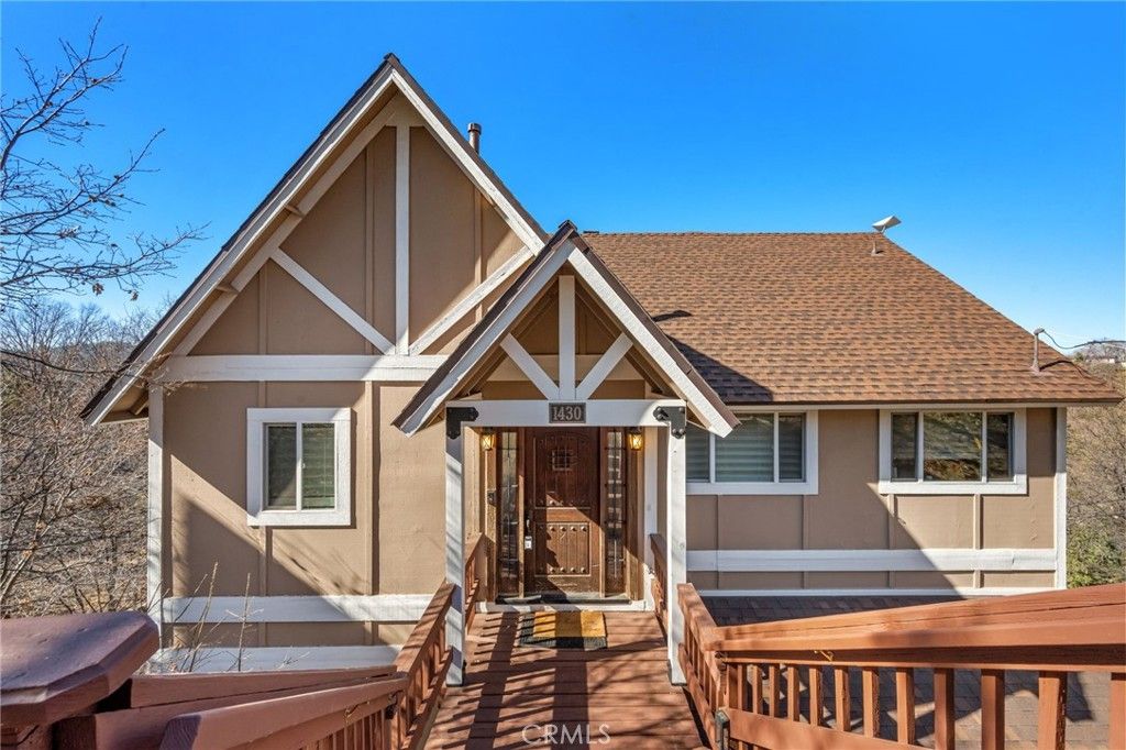 Photo of 1430 Sequoia Dr, Lake Arrowhead, CA 92352 (MLS # CV25239489)
