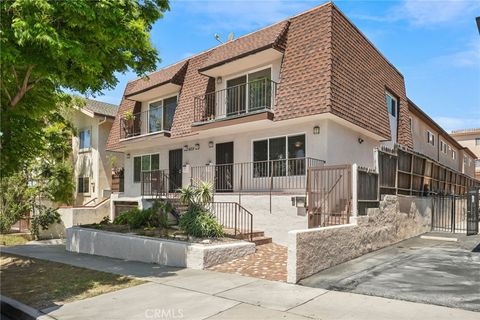 Photo of 429 E Providencia Ave #B, Burbank, CA 91501 (MLS # SR26044370)