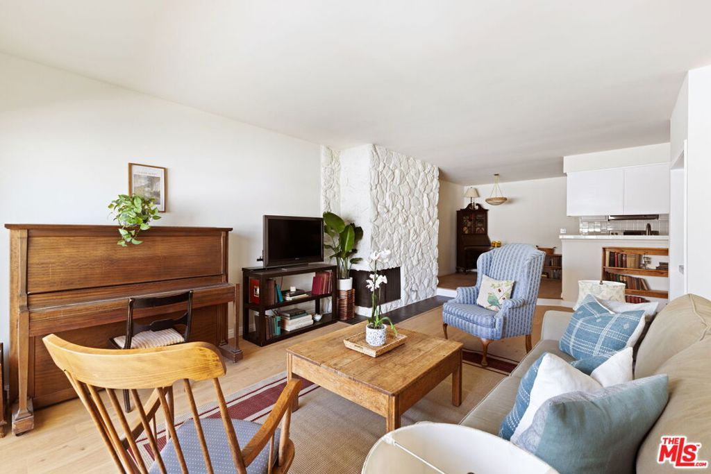 Photo of 521 Montana Avenue #305, Santa Monica, CA 90403 (MLS # 25588397)