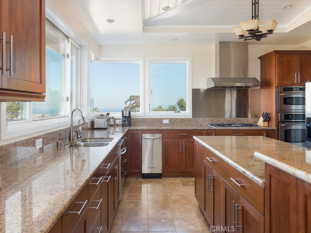 43 Avenida Corona