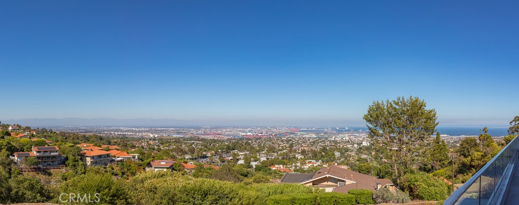 43 Avenida Corona