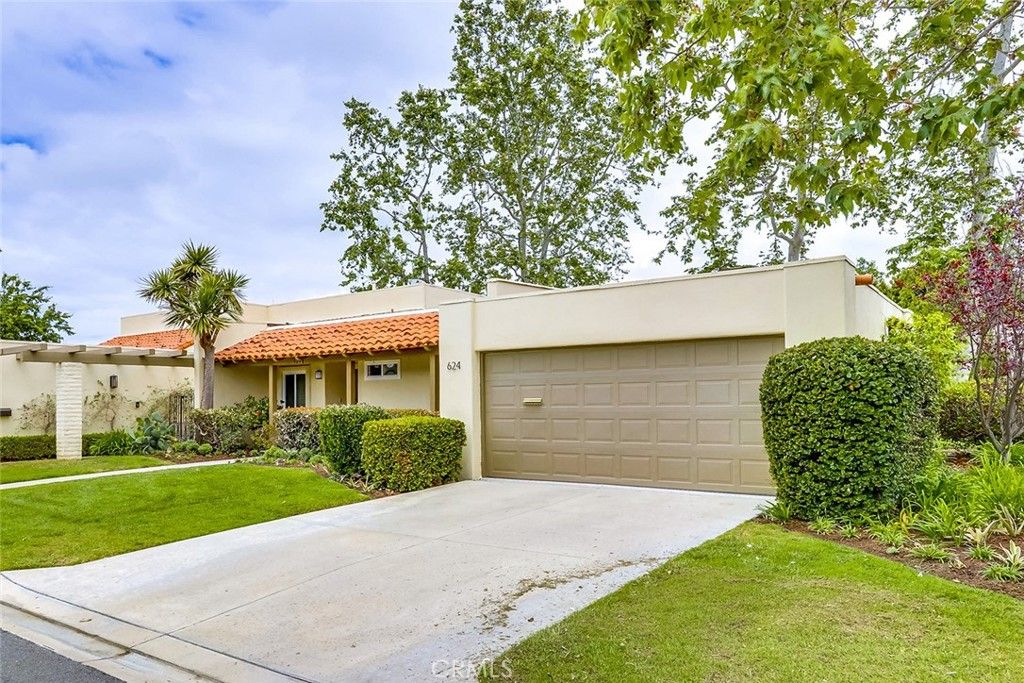 Photo of 624 Hilvanar, Newport Beach, CA 92660 (MLS # NP26093960)