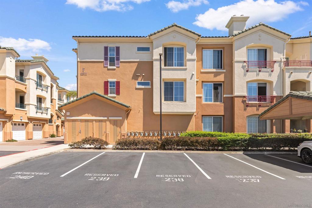 12372 Carmel Country 206