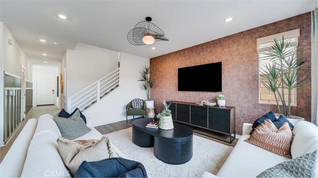3263 Floral Paseo