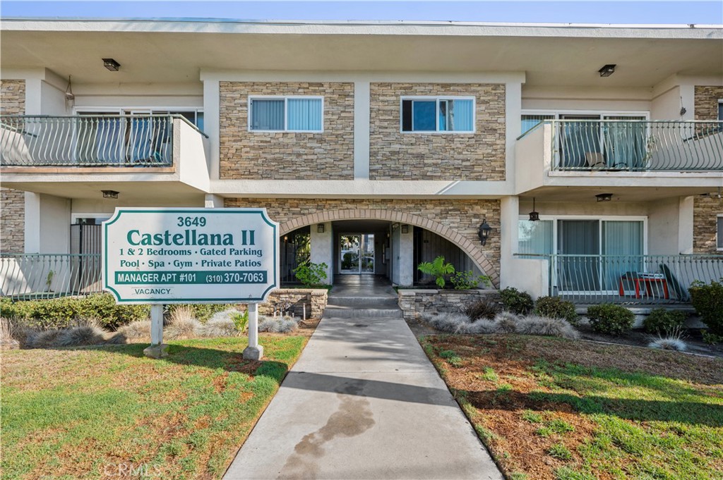 Welcome to Castellana 2 in Torrance, CA! This 1 bedroom, 1 bathroom apartment offers a range of amenities to enhance your lifestyle. Enjoy access to a recreation room, fitness room, solar heated pool, and jacuzzi/spa for relaxation and leisure. The convenience of a 24hr on-site laundry room and covered parking make daily tasks a breeze. Inside, you'll find a fully electric unit with an electric stove/oven, over the range microwave, and dishwasher for easy meal prep and clean-up. Don't miss out on the opportunity to make Castellana 2 your new home!