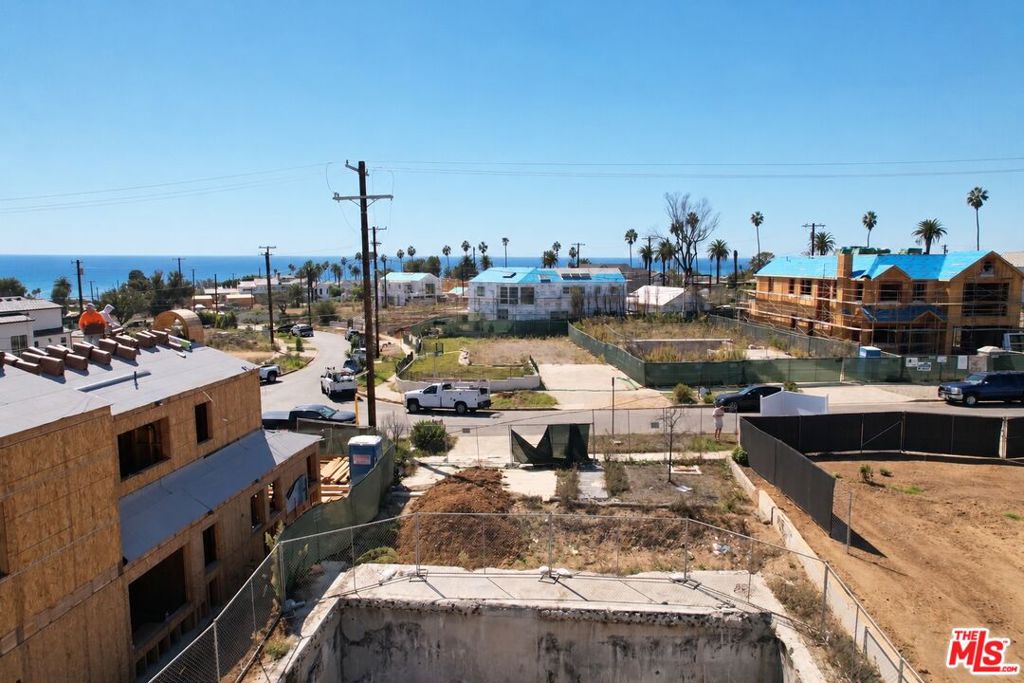 15305 De Pauw Street