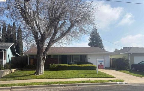 Photo of 1227 1227 Giovanni St St, Antioch, CA 94509 (MLS # 41125651)