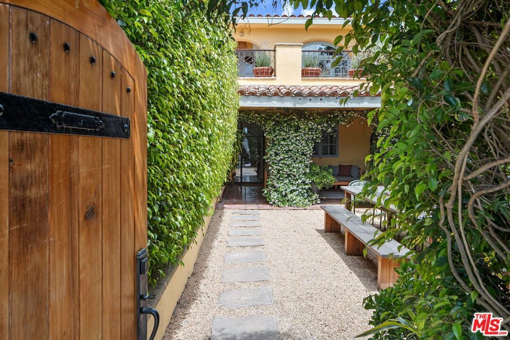 Photo of 4370 Hillview Drive, Malibu, CA 90265 (MLS # 26645779)