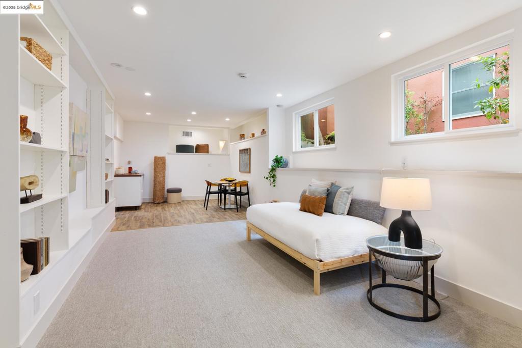 THOUSAND OAKS - Residential