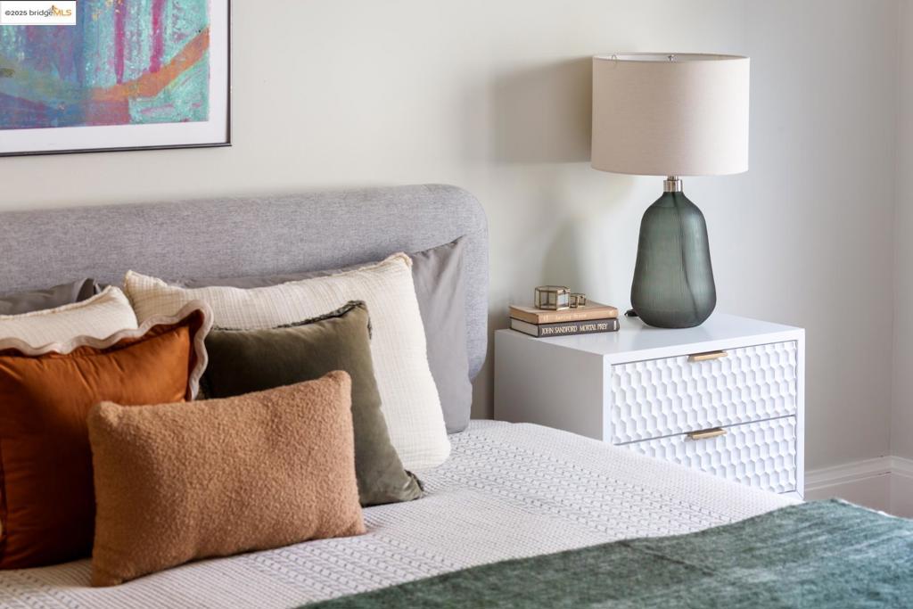 THOUSAND OAKS - Residential