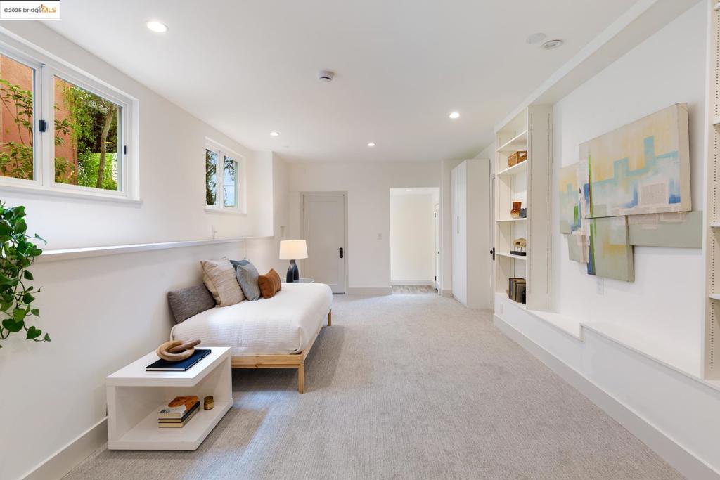 THOUSAND OAKS - Residential