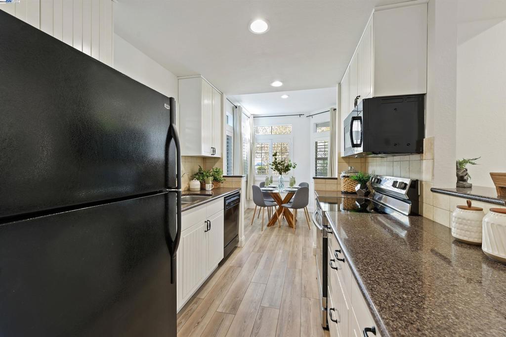 CANYON MEADOWS - Residential