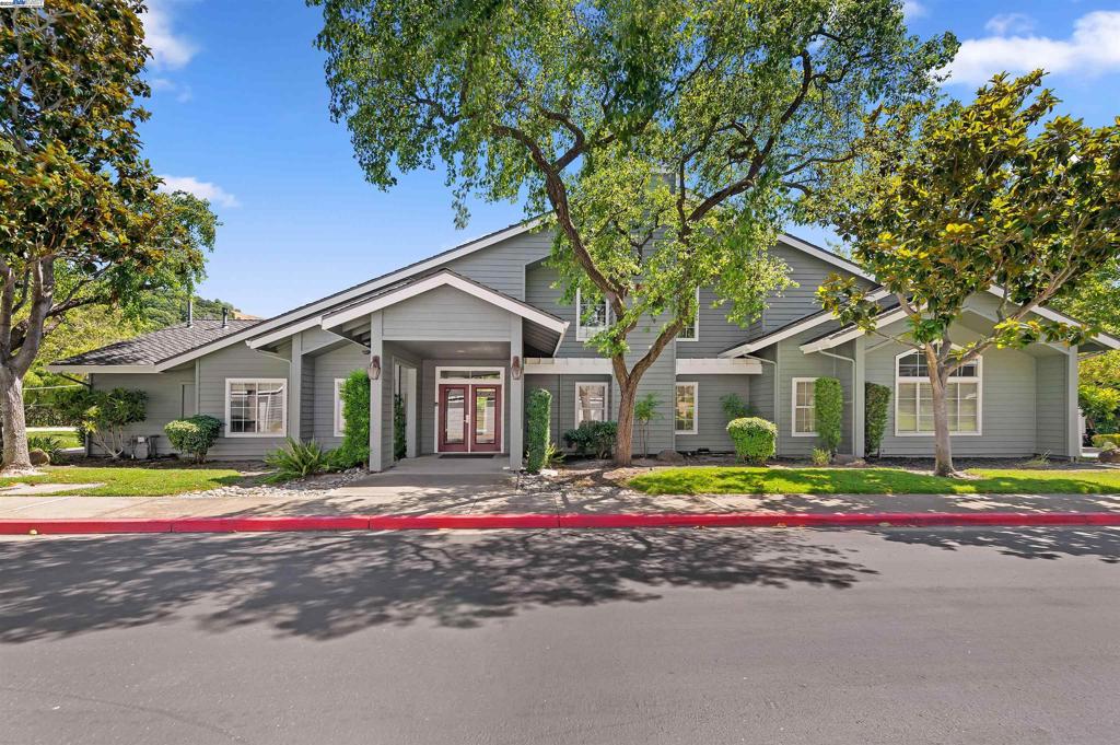 CANYON MEADOWS - Residential