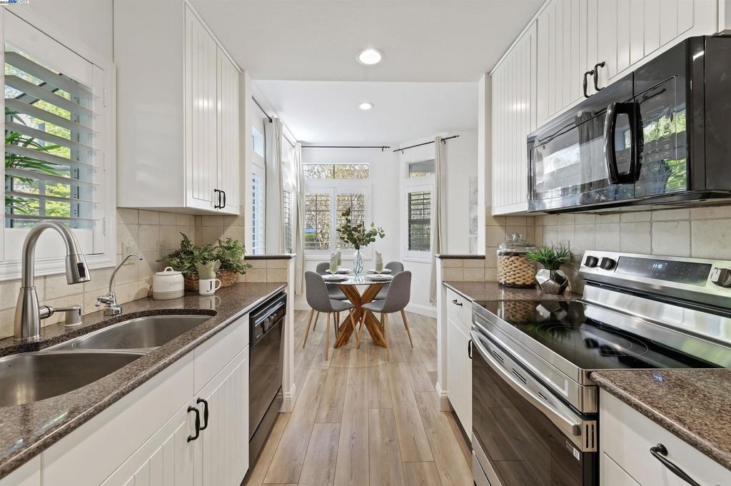 CANYON MEADOWS - Residential