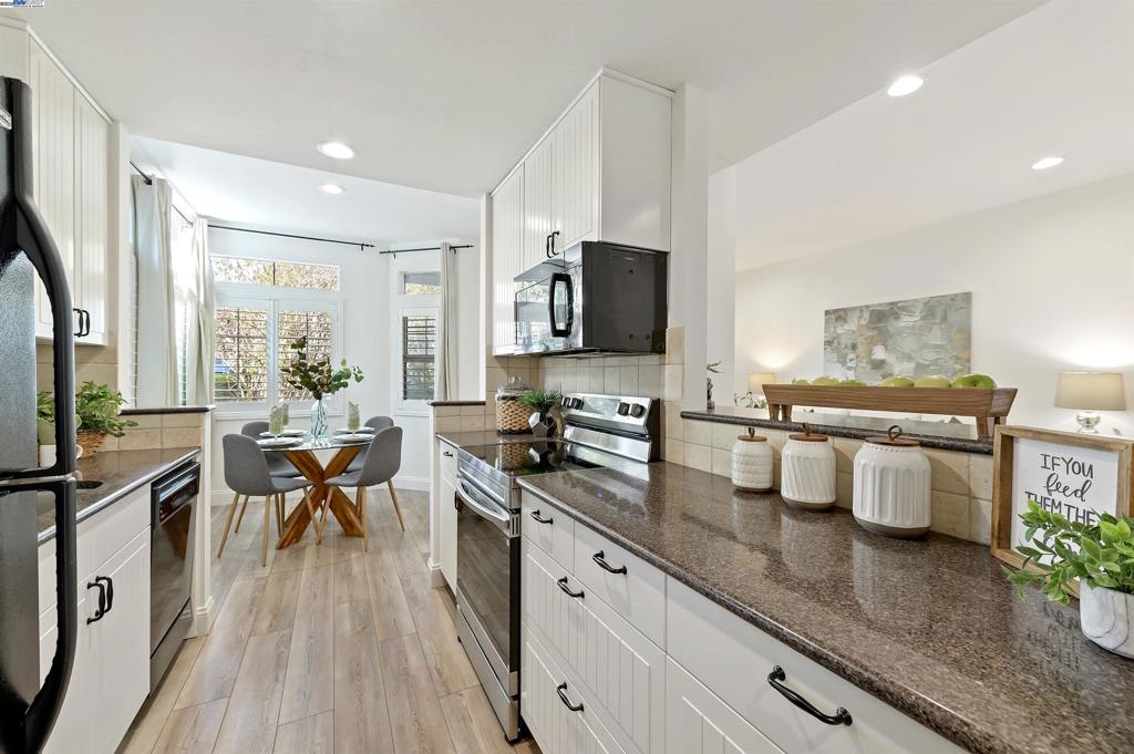 CANYON MEADOWS - Residential