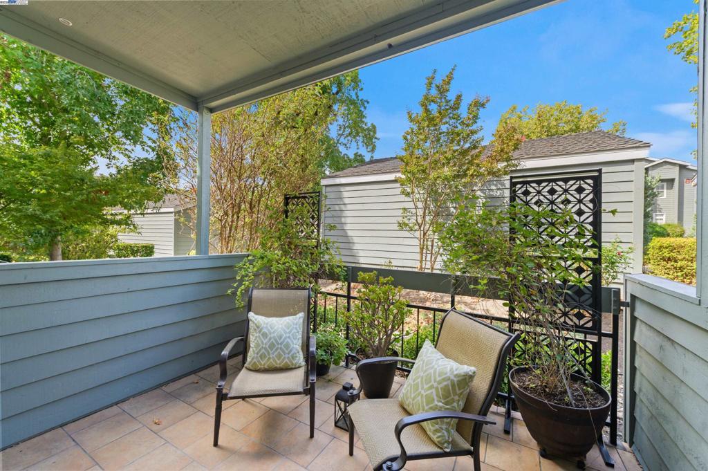 CANYON MEADOWS - Residential