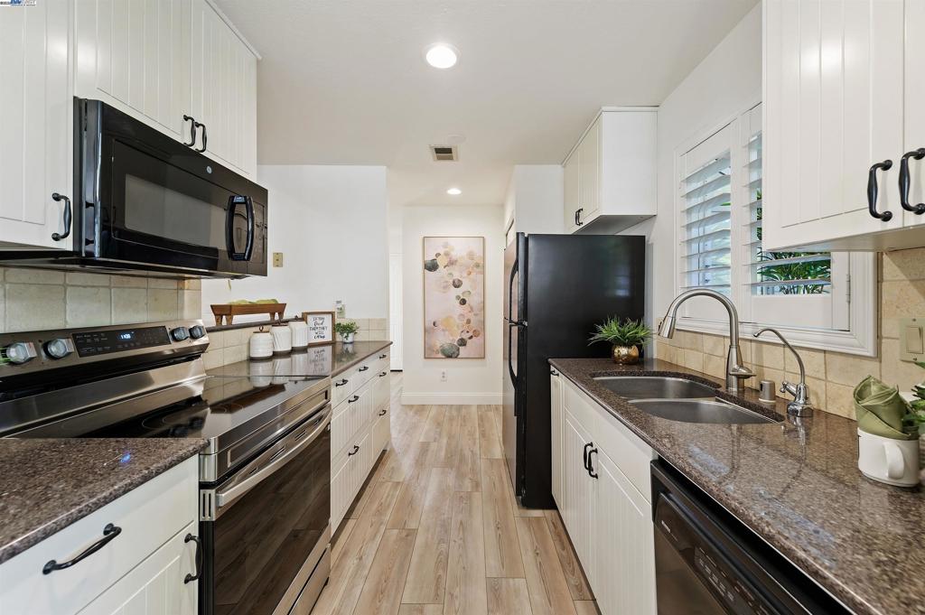 CANYON MEADOWS - Residential