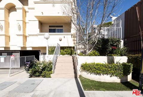 Photo of 13801 Oxnard Street #206, Van Nuys, CA 91401 (MLS # 26657539)