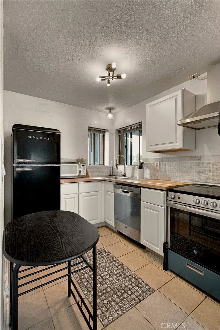 460 Golden Avenue 320