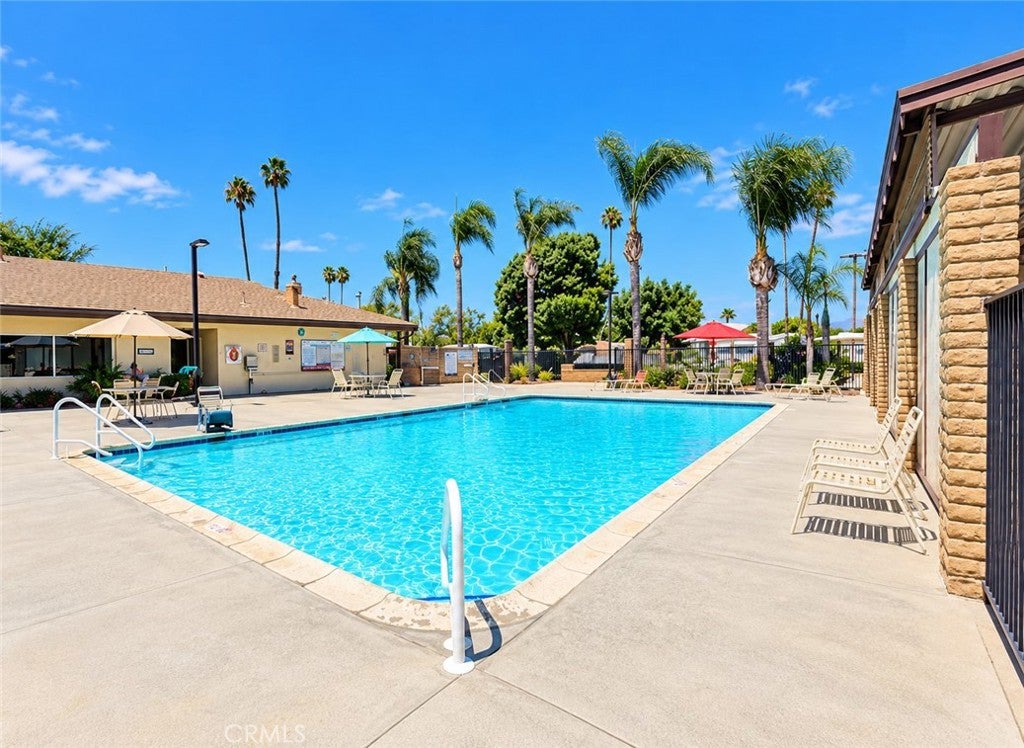 690 Santa Clara