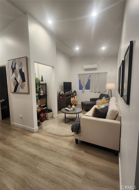 6836 Colmar 1/4 Bell Gardens CA 90201