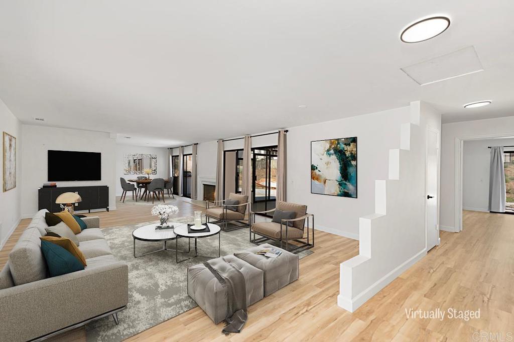 1622 W Country Club Lane