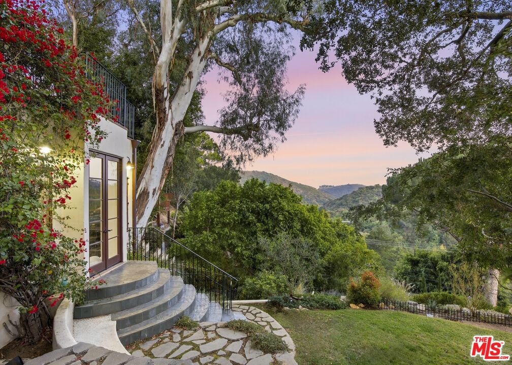 10037 Reevesbury Drive, Beverly Hills CA 90210