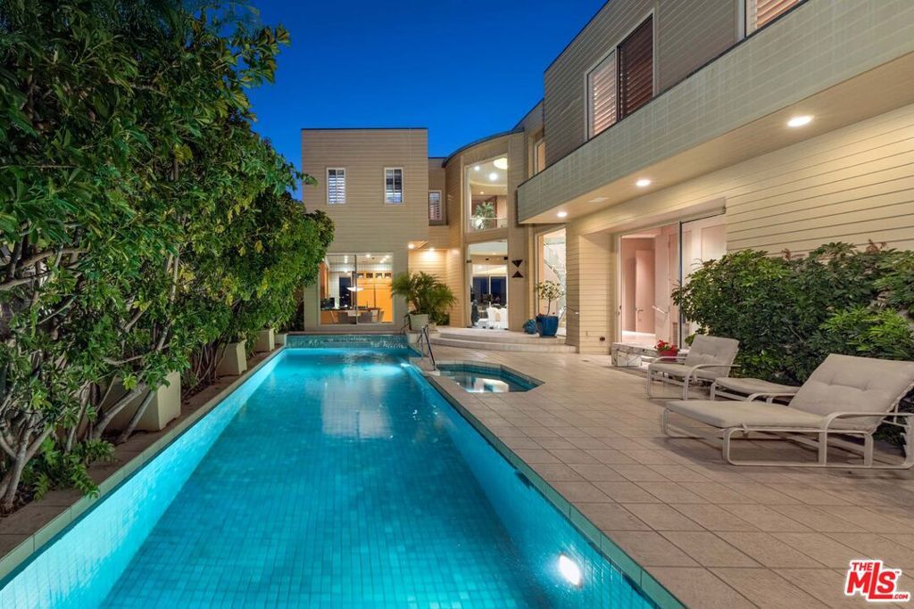 Photo of 812 W Bay Avenue, Newport Beach, CA 92661 (MLS # 25526657)