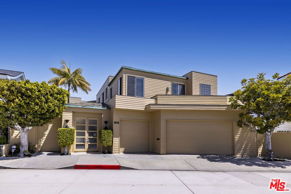 Photo of 812 W Bay Avenue, Newport Beach, CA 92661 (MLS # 25526657)