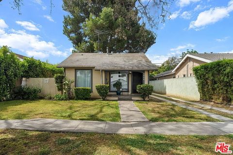 Photo of 8966 Cadillac Avenue, Los Angeles, CA 90034 (MLS # 26649247)