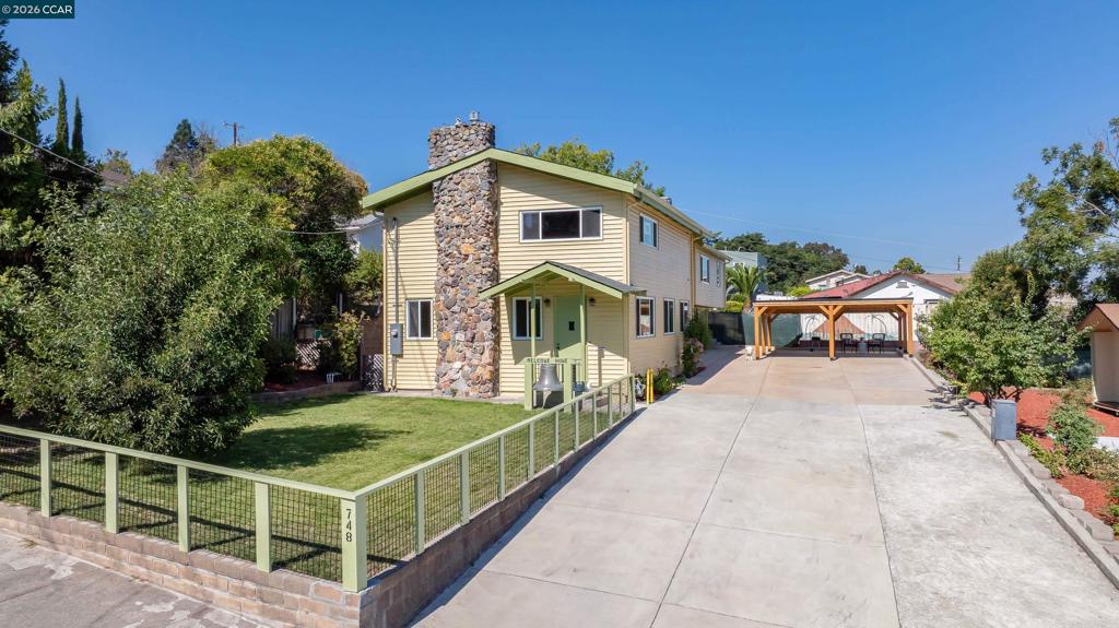 748 3rd Ave.
