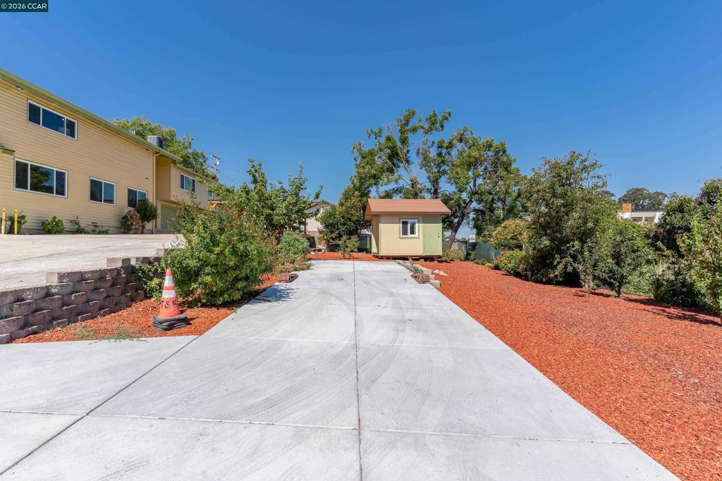 748 3rd Ave.