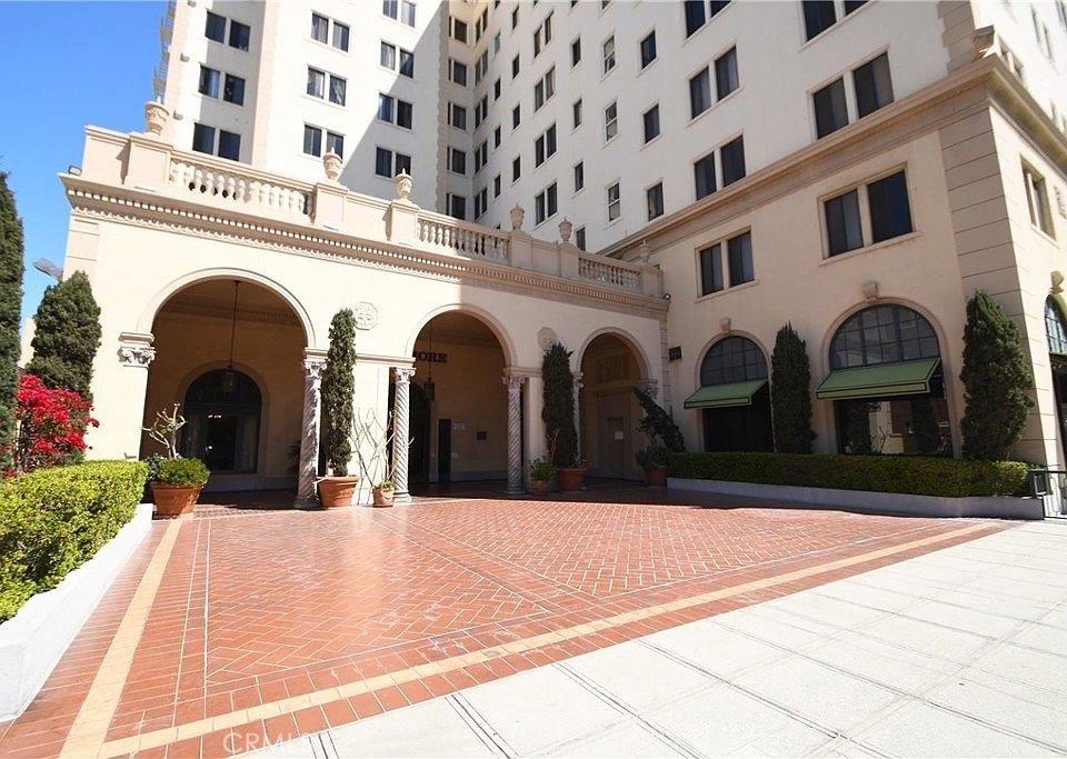 Experience the perfect blend of history and modern comfort in this beautifully updated 1-bedroom at the iconic Willmore, just blocks from Ocean Blvd. Step inside to find a thoughtfully refreshed kitchen complete with granite counters and stainless steel appliances, an updated bath, and the convenience of a separate laundry area—rare for a historic building of this era. The residence balances contemporary upgrades with the timeless character of the Willmore’s Italian Renaissance Revival architecture.
Known as the “little sister” to Hollywood’s famed Roosevelt Hotel, the Willmore is a Long Beach landmark offering both style and community. Relax on the rooftop lounge and take in sweeping ocean and city views that stretch to downtown LA, or enjoy the elegance of the Solarium, a sunlit reminder of the building’s 1920s charm. The stunning lobby sets a grand first impression, while downstairs, La Traviata invites you to indulge in fine Italian dining without ever leaving home.
With HOA dues covering all utilities except cable, and easy access to the 710 freeway and public transportation, this home offers convenience as well as character. All set within a vibrant neighborhood rich with dining, entertainment, and culture, this updated 1-bedroom is a rare opportunity to own a piece of Long Beach history.